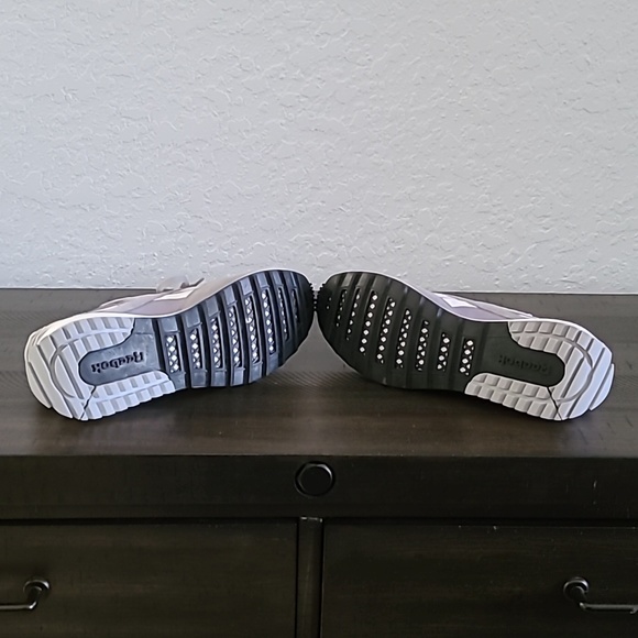 NWT Mens Reebok Retro Style Gray & Wht Sneakers Size: 10 - Picture 6 of 9